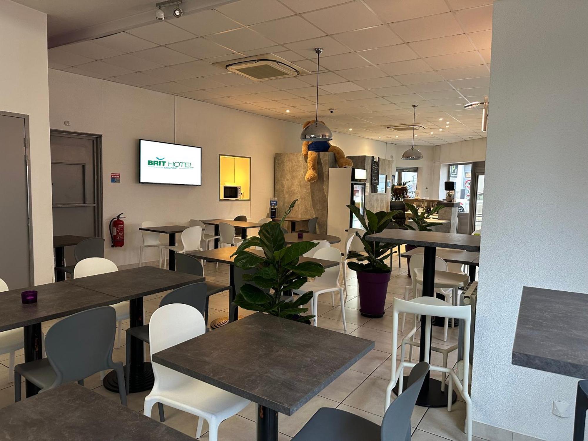Brit Hotel Confort Nevers Centre Gare Esterno foto