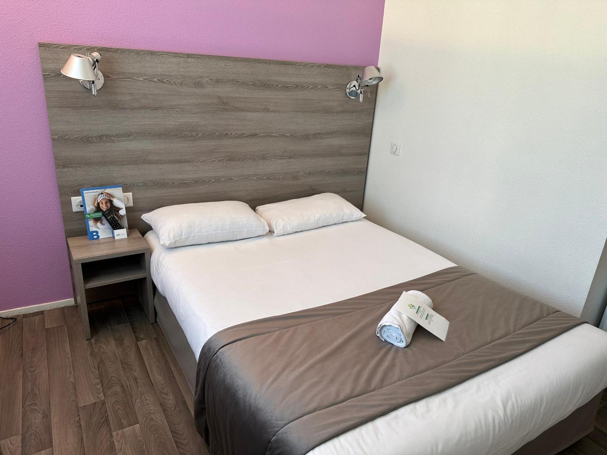 Brit Hotel Confort Nevers Centre Gare Esterno foto